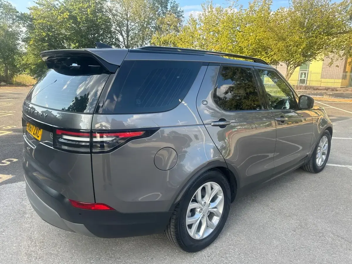 Used Land Rover Discovery 5 SE 2017 Grey SUV