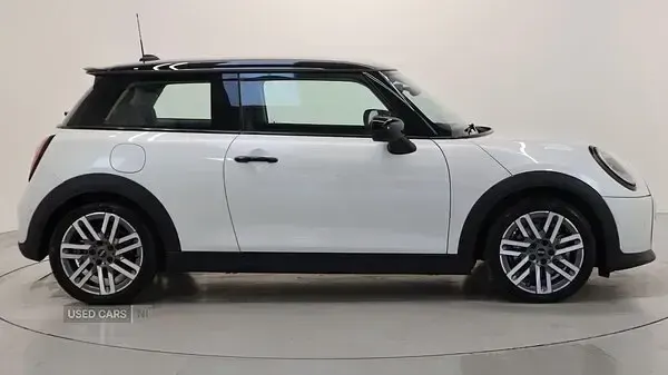 Used Mini Cooper Classic 147 kW (201 HP) 2025 White Hatchback