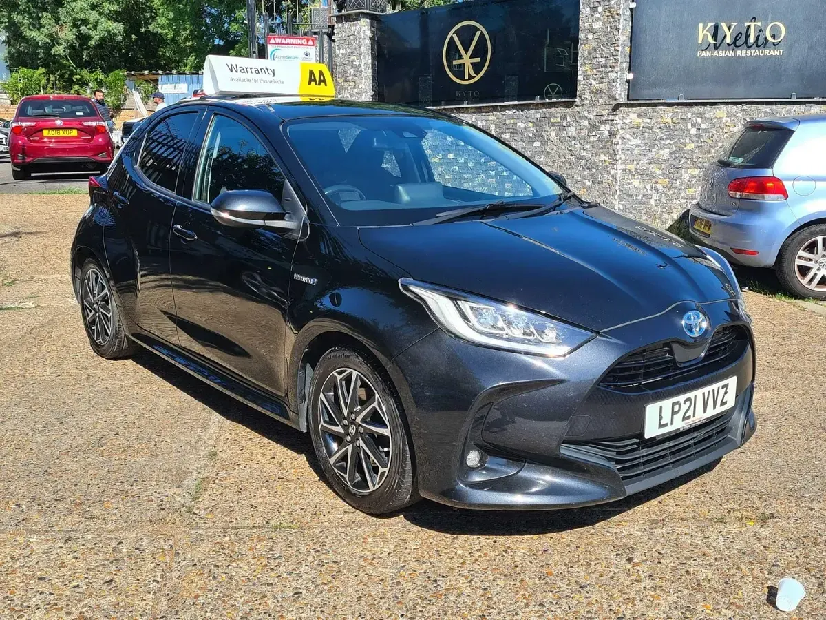Used Toyota Yaris Design 91 HP (66 kW) 2021 Black Hatchback