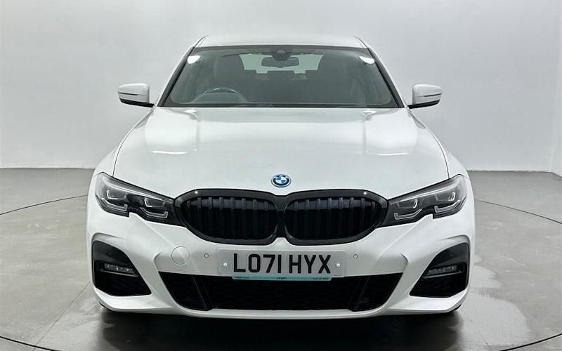 Begagnad BMW 330e M Sport 292 HK (214 kW) 2022 Vit Sedan
