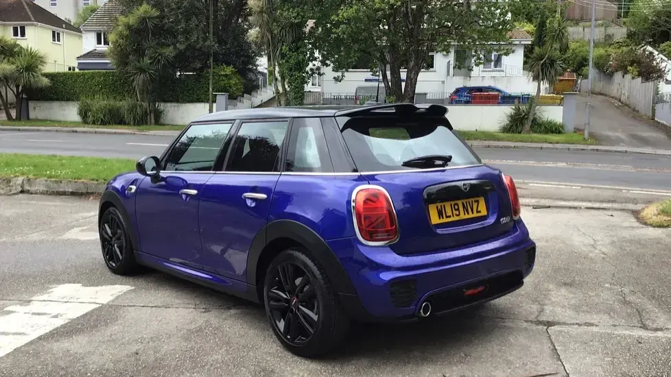 Used Mini Cooper Hatch 134 HP (98 kW) 2019 Blue Hatchback
