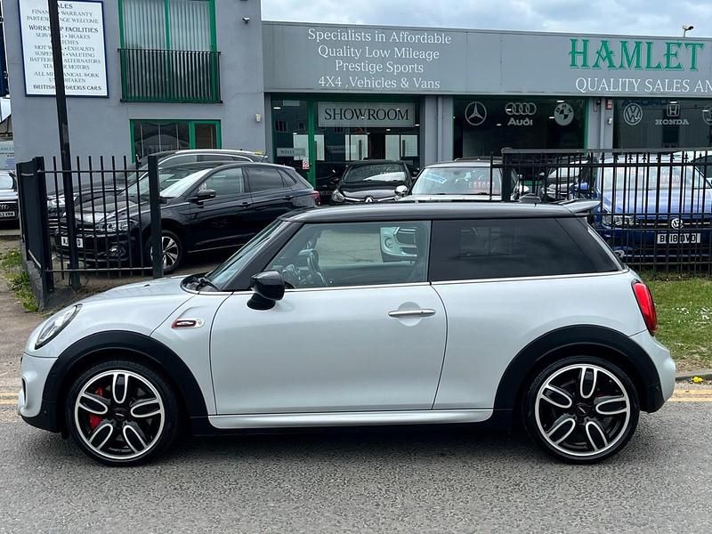 Używany Mini John Cooper Works Comfort 231 KM (169 kW) 2019 Srebrny Hatchback