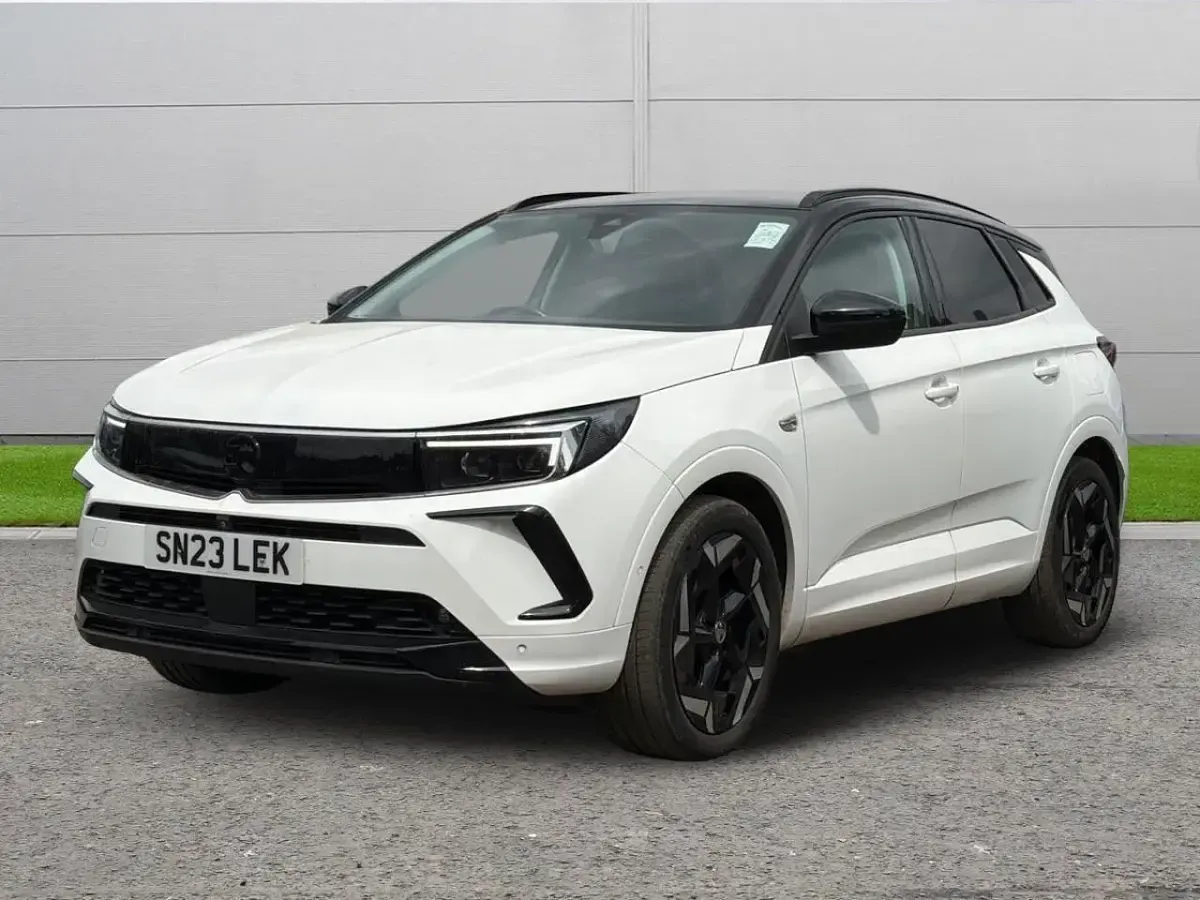 Used Vauxhall Grandland X GSe 296 HP (217 kW) 2023 White SUV