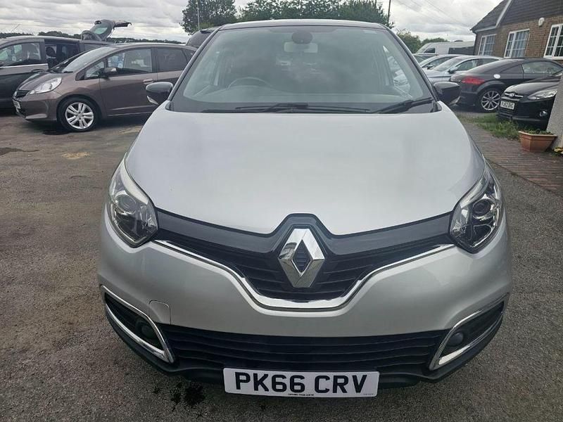 Silver/black Used 2016 Renault Captur Dynamique SUV | £7,995 (Fair price) - Image 1/4