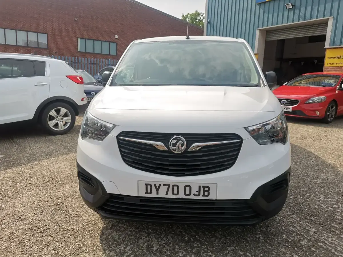 Usado Vauxhall Combo Edition 100 CV (73 kW) 2021 Blanco Monovolumen