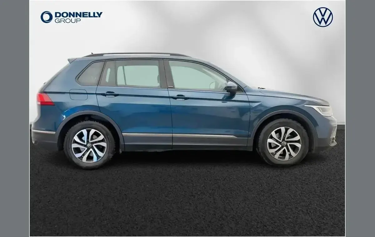 Begagnad VW Tiguan Active 147 HK (108 kW) 2022 Blå SUV