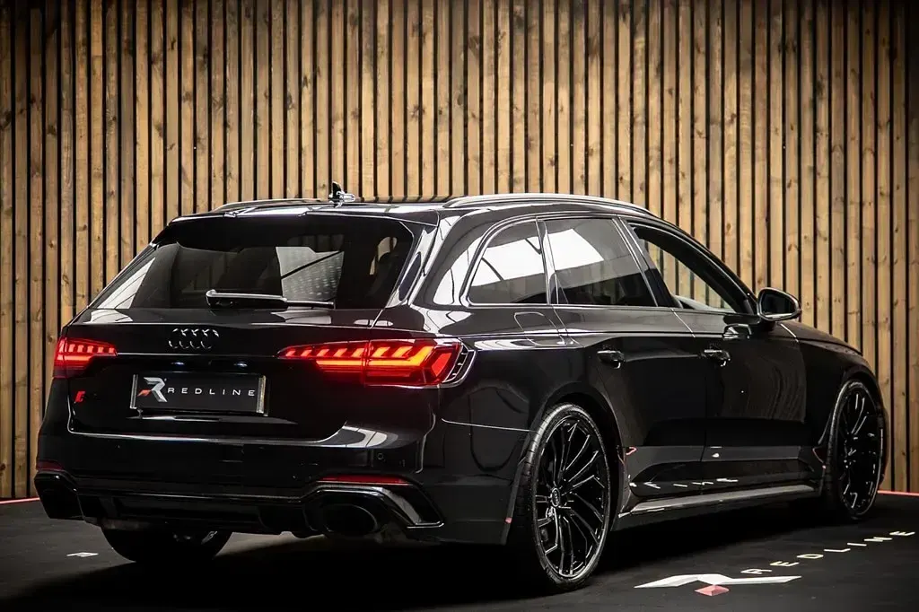 Usado Audi RS4 Comfort 2024 Preto Carrinha
