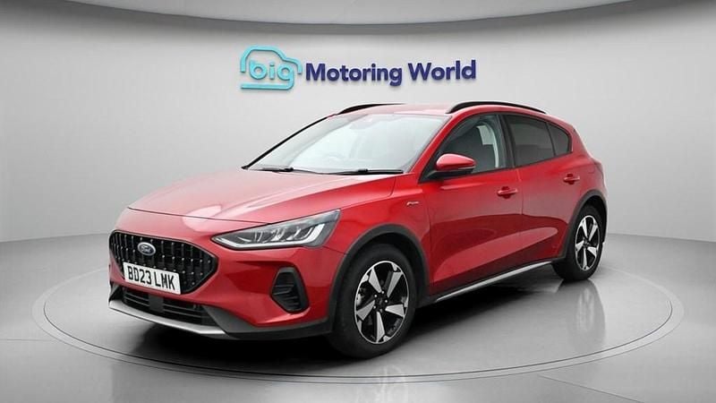 Used Ford Focus Active 155 HP (114 kW) 2023 Red Hatchback