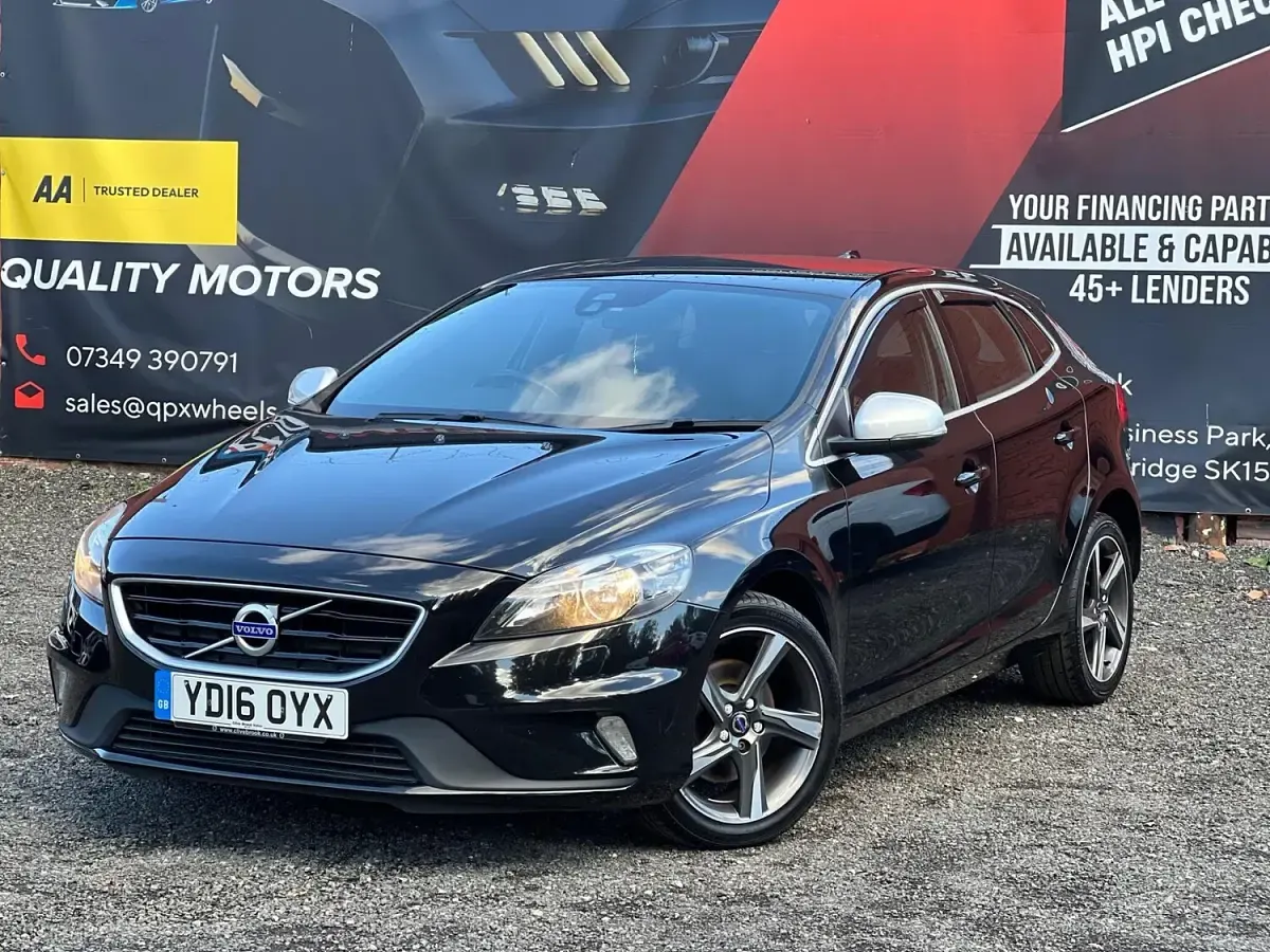 Used Volvo V40 R-Design 120 HP (88 kW) 2016 Black Hatchback
