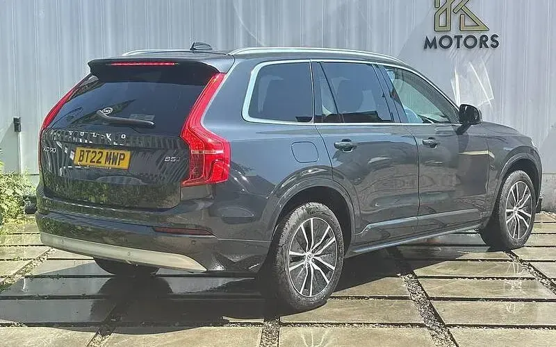 Used Volvo XC90 Momentum 250 HP (183 kW) 2021 Grey SUV