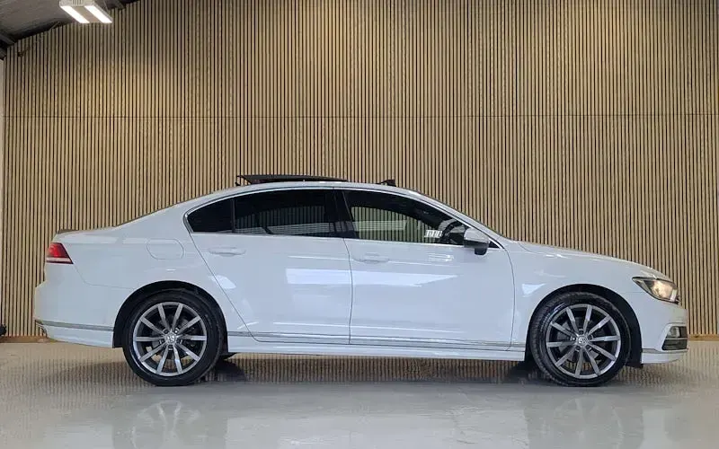 Used VW Passat R-line 190 HP (139 kW) 2017 White Sedan