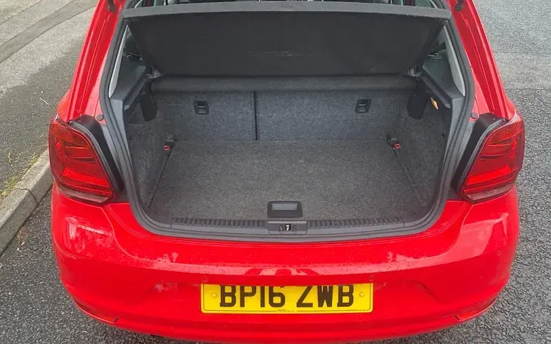 Used VW Polo Match 90 HP (66 kW) 2016 Red Hatchback