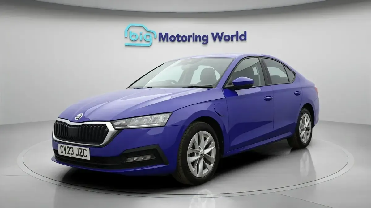 Used Skoda Octavia SE Technology 201 HP (147 kW) 2023 Blue Hatchback