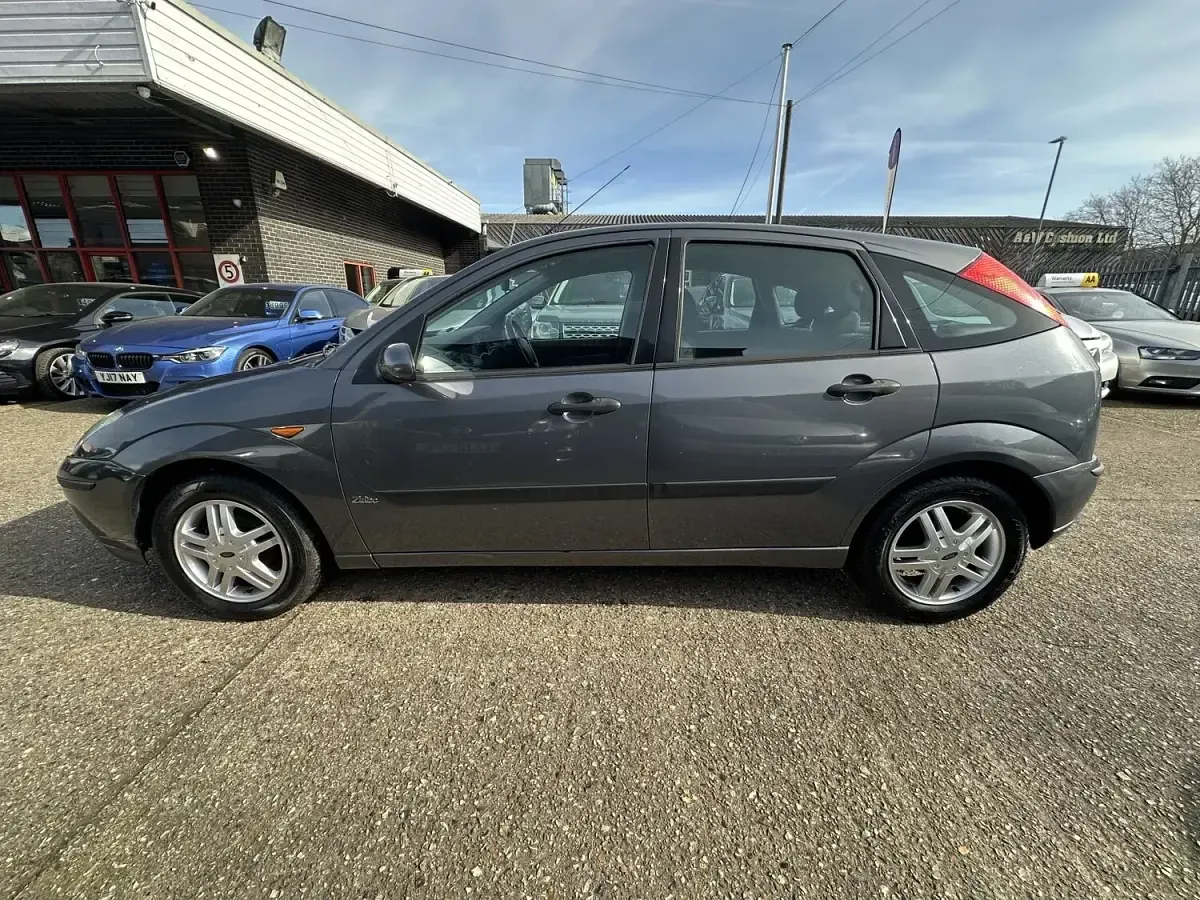 Used Ford Focus Zetec 100 HP (73 kW) 2004 Grey Hatchback
