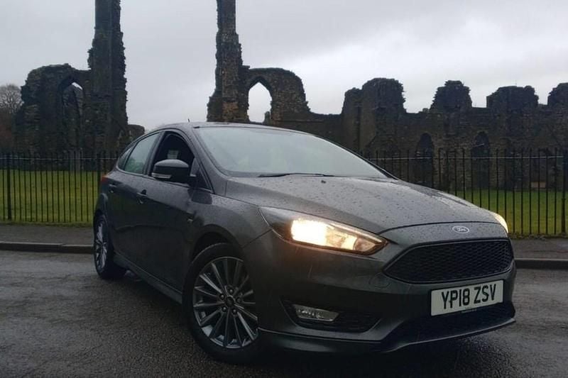 Used Ford Focus ST-Line 140 HP (102 kW) 2018 Grey Hatchback