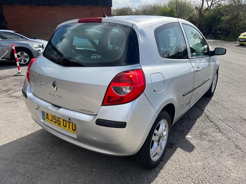 Used Renault Clio II Dynamique 98 HP (72 kW) 2006 Silver Hatchback