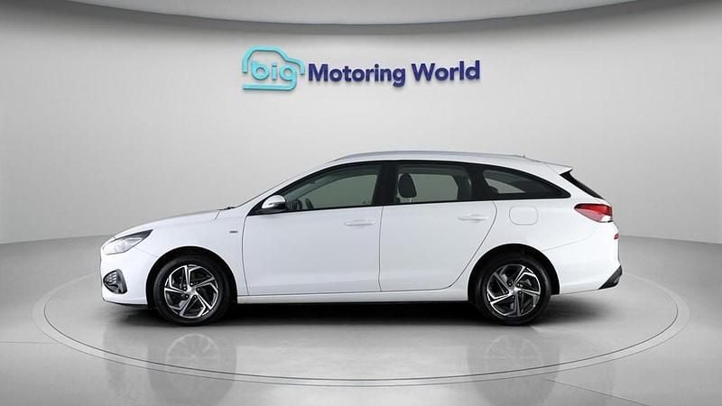 Used Hyundai i30 SE 120 HP (88 kW) 2022 White Estate