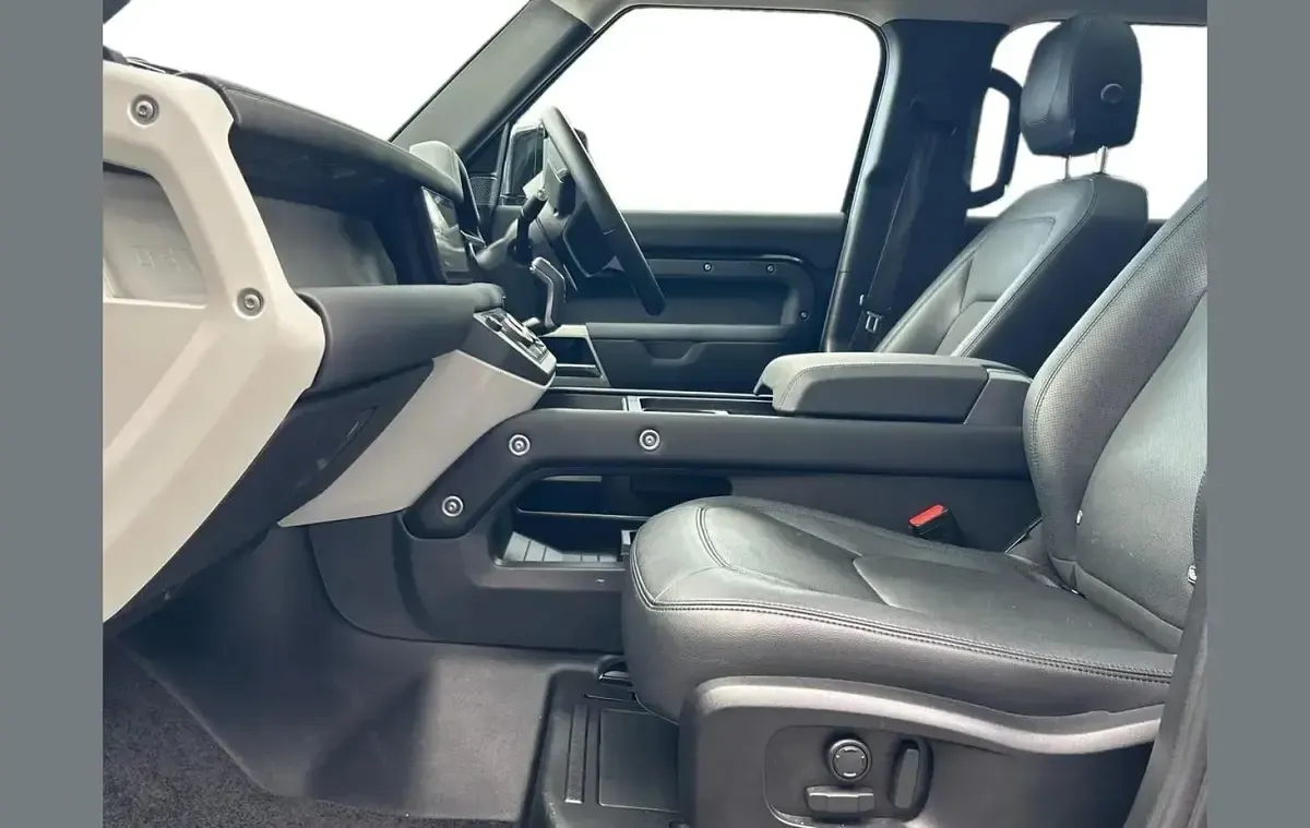 Używany Land Rover Defender 245 KM (180 kW) 2024 Czarny SUV