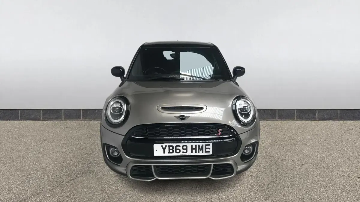Usado Mini Cooper S Comfort 192 CV (141 kW) 2019 Plateado Utilitario