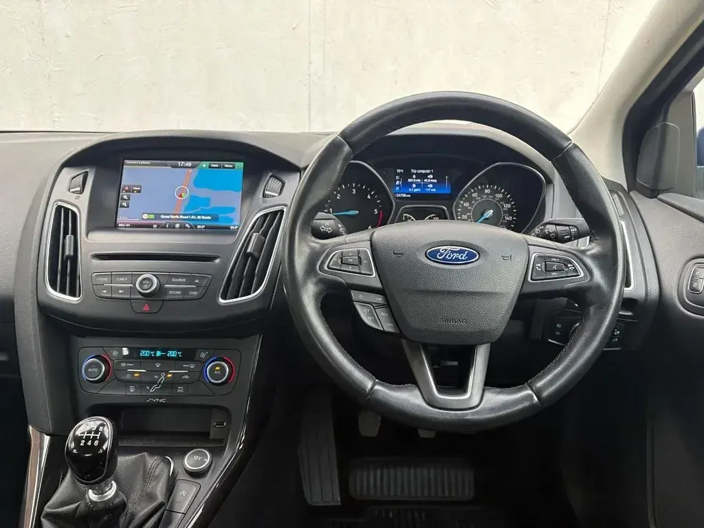 Used Ford Focus Titanium 115 HP (84 kW) 2015 Blue Hatchback