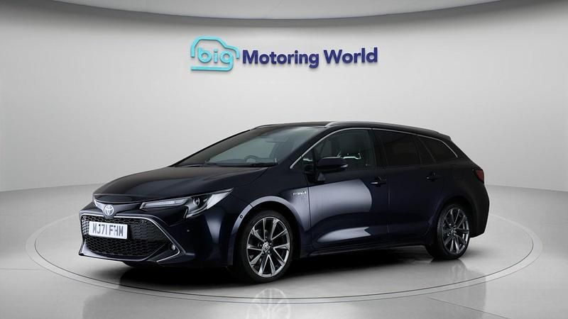Used Toyota Corolla 184 HP (135 kW) 2021 Blue Estate