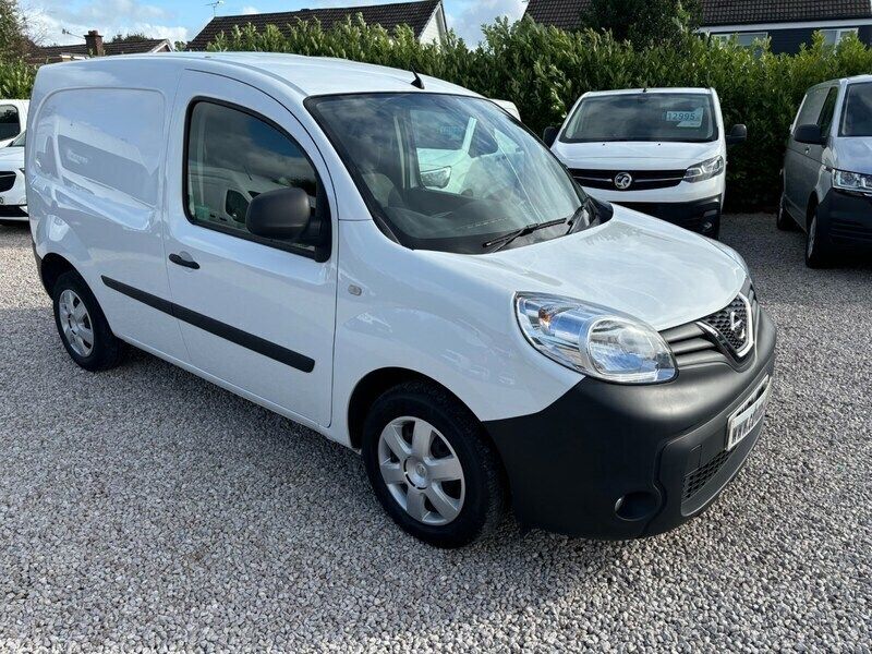 White Used 2021 Nissan NV250 Acenta Van | £7,495 (Fair price) - Image 1/4