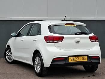 Used Kia Rio 99 HP (72 kW) 2023 White Hatchback