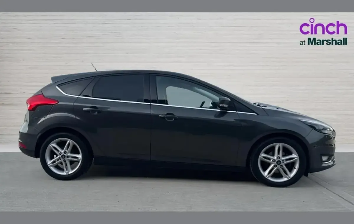 Used Ford Focus Titanium 125 HP (91 kW) 2018 Grey Hatchback