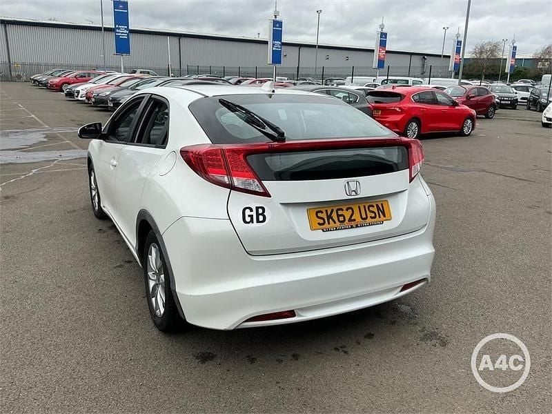 Used Honda Civic SE 100 HP (73 kW) 2012 White Hatchback