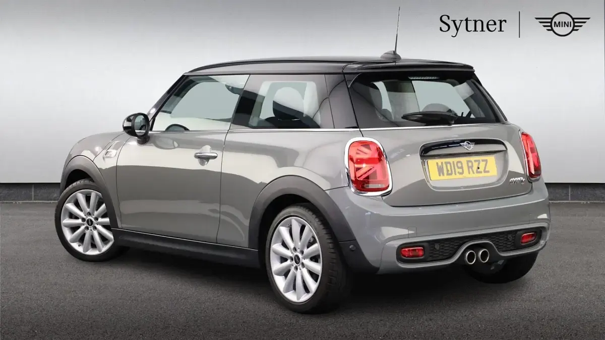 Used Mini Cooper S Classic 192 HP (141 kW) 2019 Moonwalk grey Hatchback