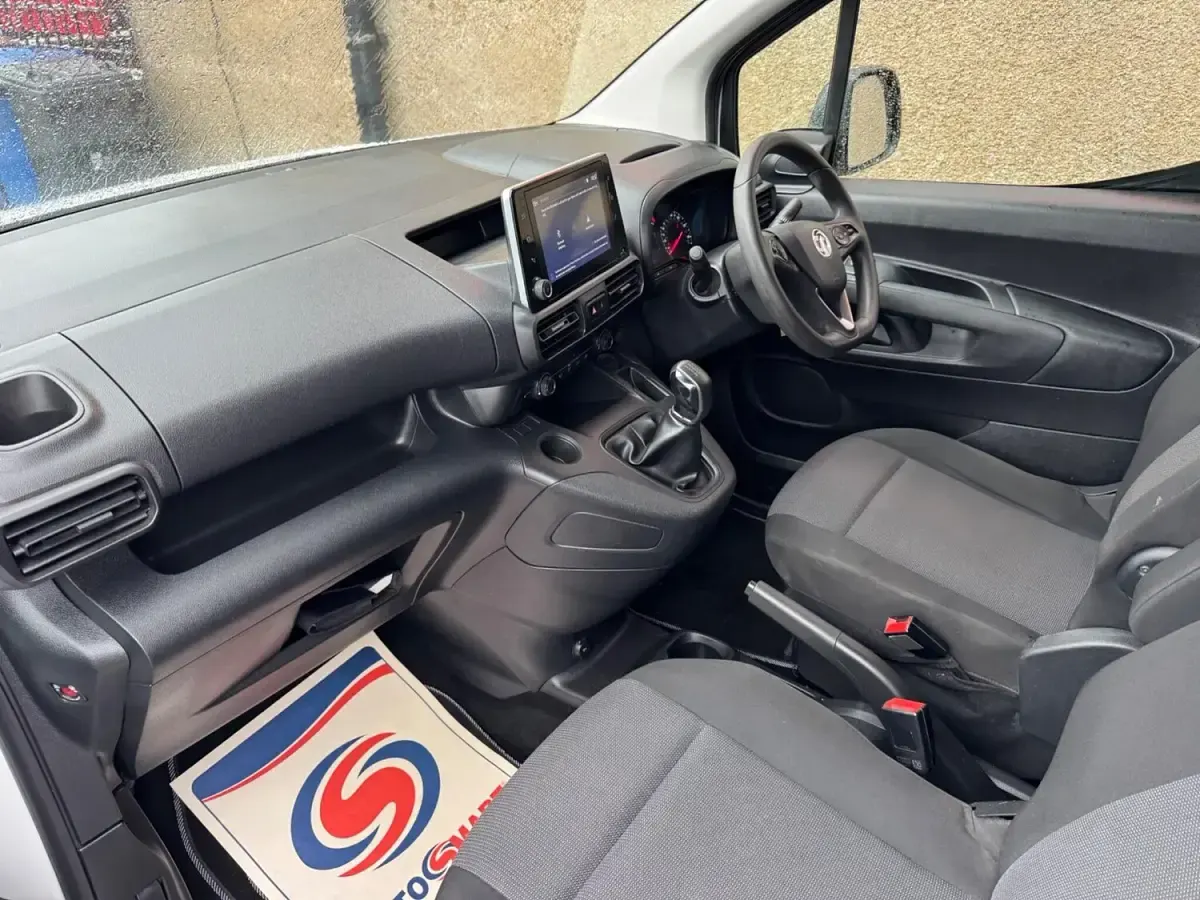 Used Vauxhall Combo Sportive 100 HP (73 kW) 2020 White MPV