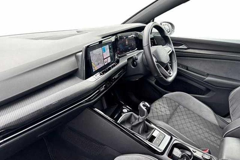 Second-hand VW Golf VIII 150 CP (110 kW) 2024