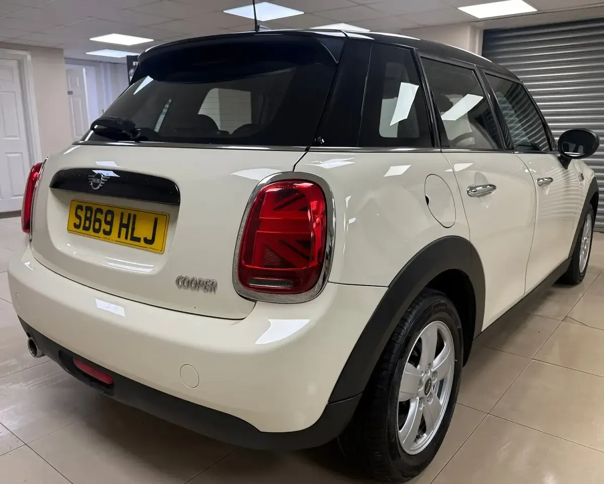 Used Mini Cooper Classic 2019 White Hatchback