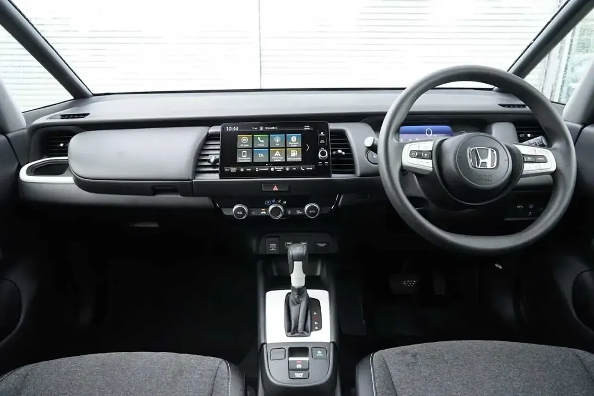 Used Honda Jazz Hybrid 109 HP (80 kW) 2023 White Hatchback