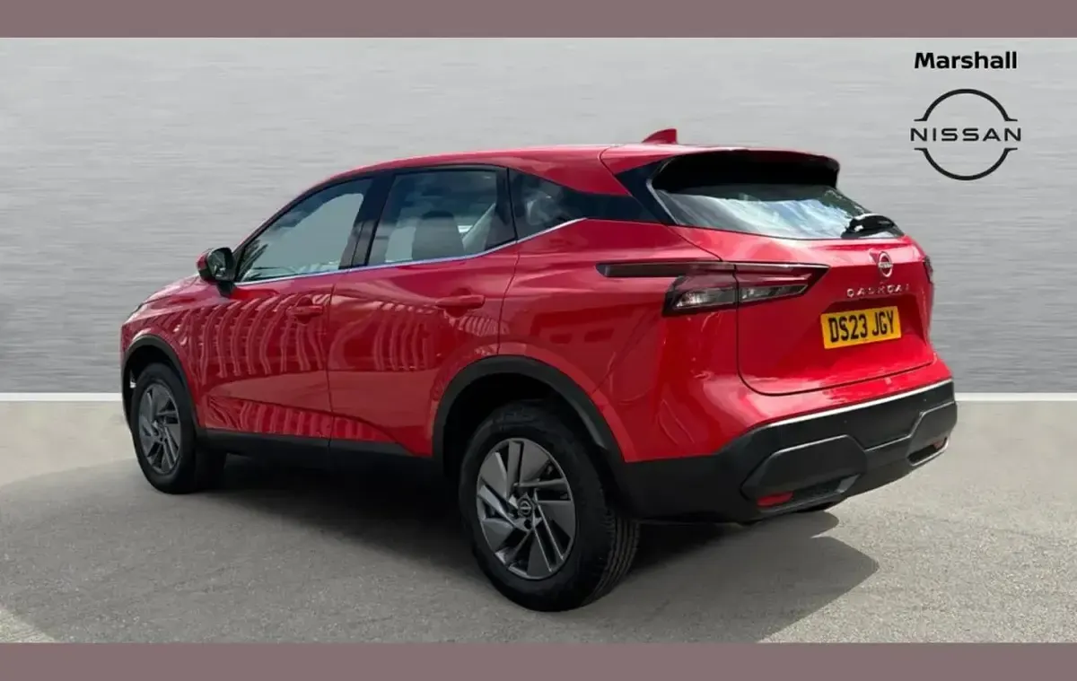 Used Nissan Qashqai Acenta Premium 155 HP (114 kW) 2023 Red SUV