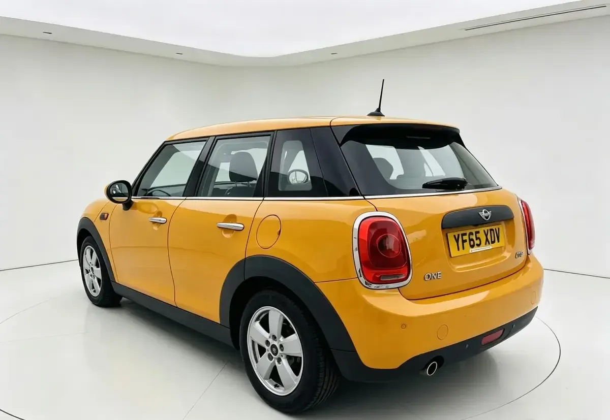 Used Mini ONE Hatch 102 HP (75 kW) 2015 Orange Hatchback