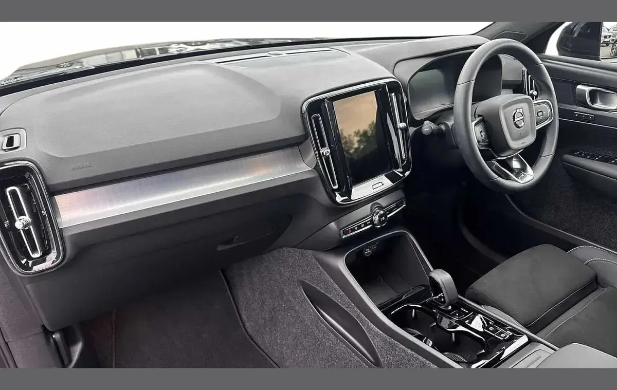 Used Volvo XC40 Plus 161 HP (118 kW) 2025 Black SUV