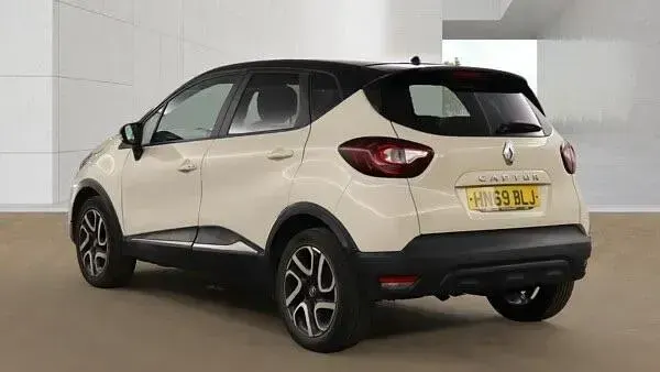 Used Renault Captur Iconic 90 HP (66 kW) 2019 Cream/black SUV