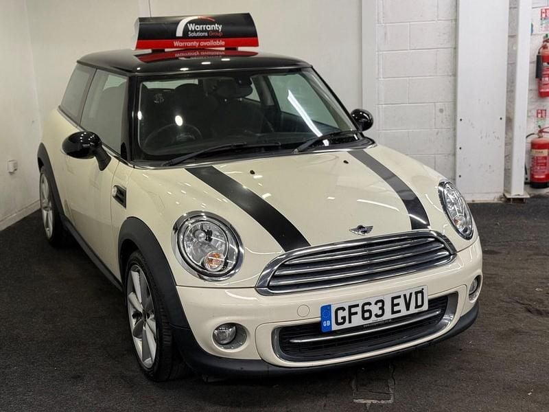 Used Mini Cooper Hatch 122 HP (89 kW) 2013 White Hatchback