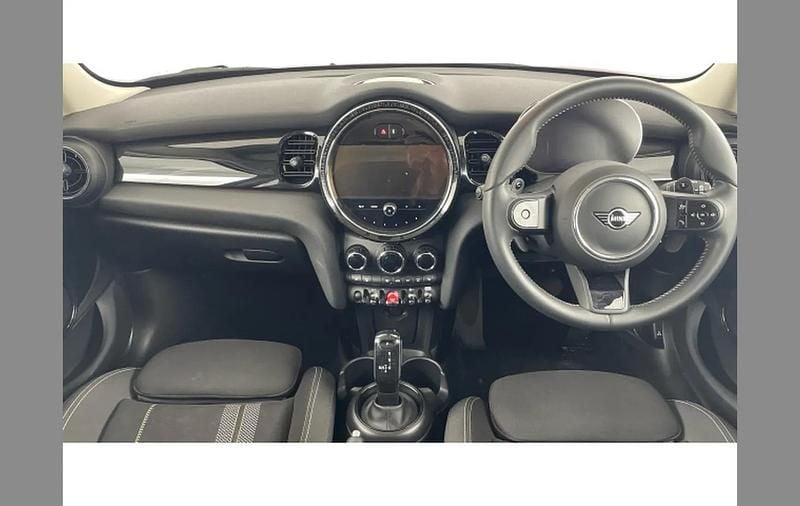 Usado Mini Cooper S Comfort 178 HP (130 kW) 2023 Vermelho Citadino