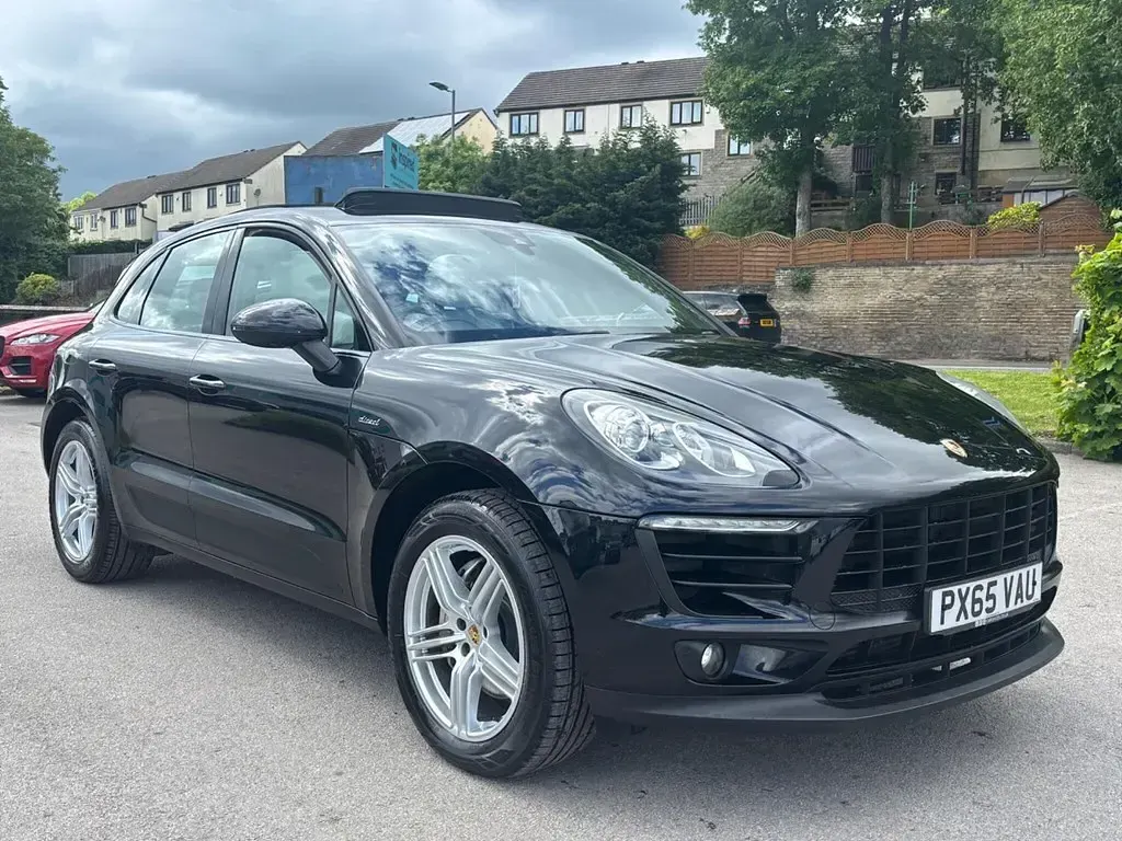 Used Porsche Macan 258 HP (189 kW) 2015 Black SUV