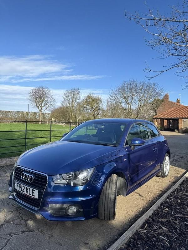 Usado Audi A1 S-Line 105 HP (77 kW) 2012 Azul Citadino