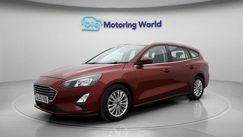 Used Ford Focus Titanium 120 HP (88 kW) 2020 Red Estate