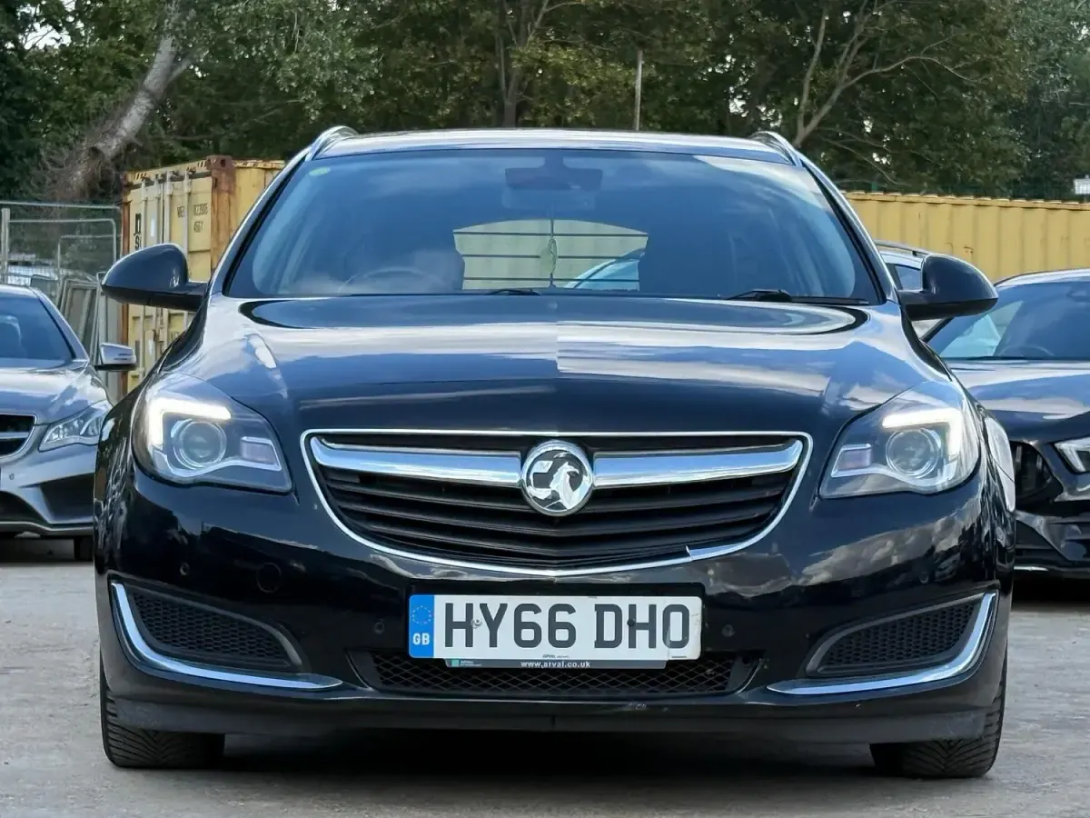 Used Vauxhall Insignia 134 HP (98 kW) 2016 Black Estate