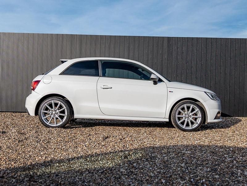 Used Audi A1 S-Line 95 HP (69 kW) 2018 White Hatchback