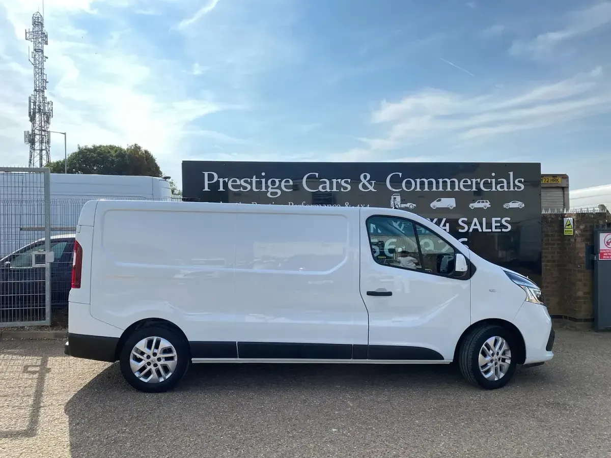 Used Renault Trafic 120 HP (88 kW) 2021 White MPV