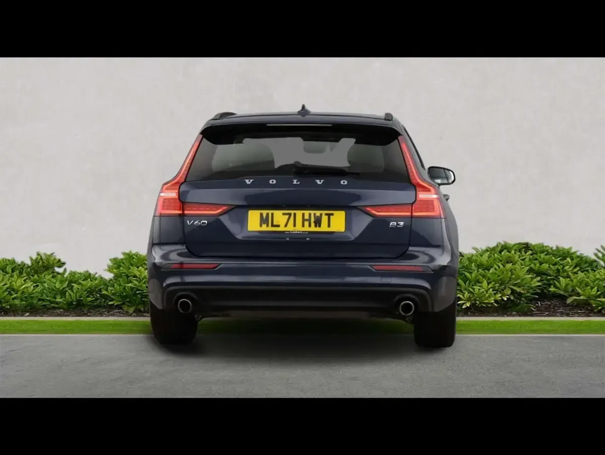 Used Volvo V60 Momentum 2021 Blue Estate