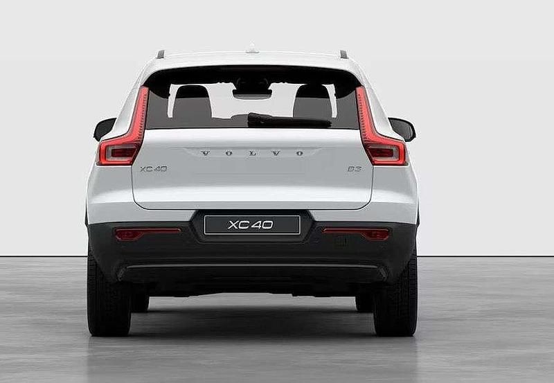 Used Volvo XC40 Plus 161 HP (118 kW) 2025 White SUV