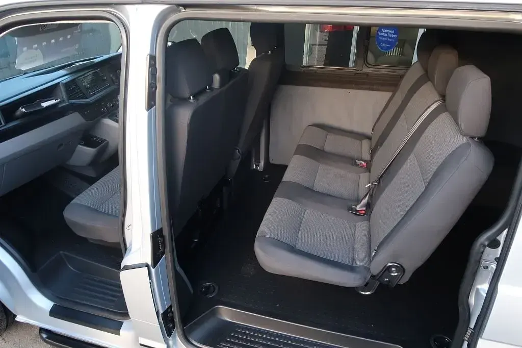 Usado VW Transporter Startline 150 HP (110 kW) 2021 Prateado Van