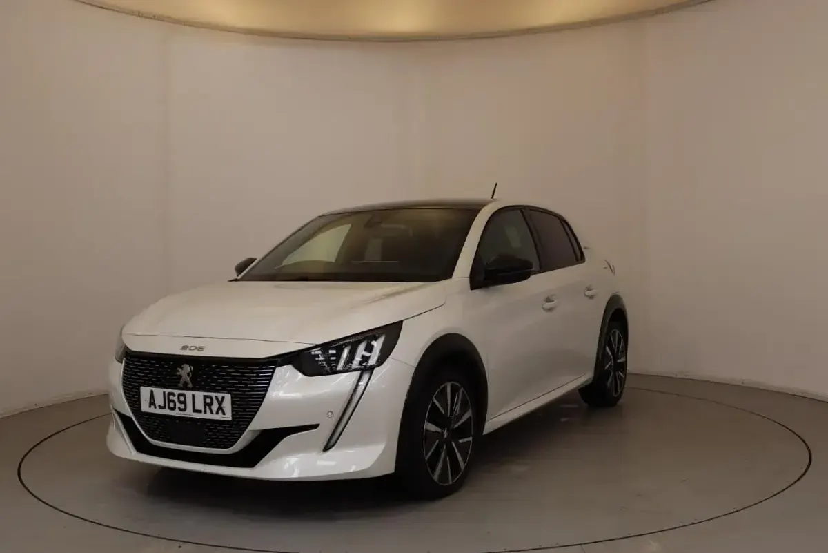 Gebraucht Peugeot 208 GT-line 99 PS (72 kW) 2020 Weiß Kleinwagen